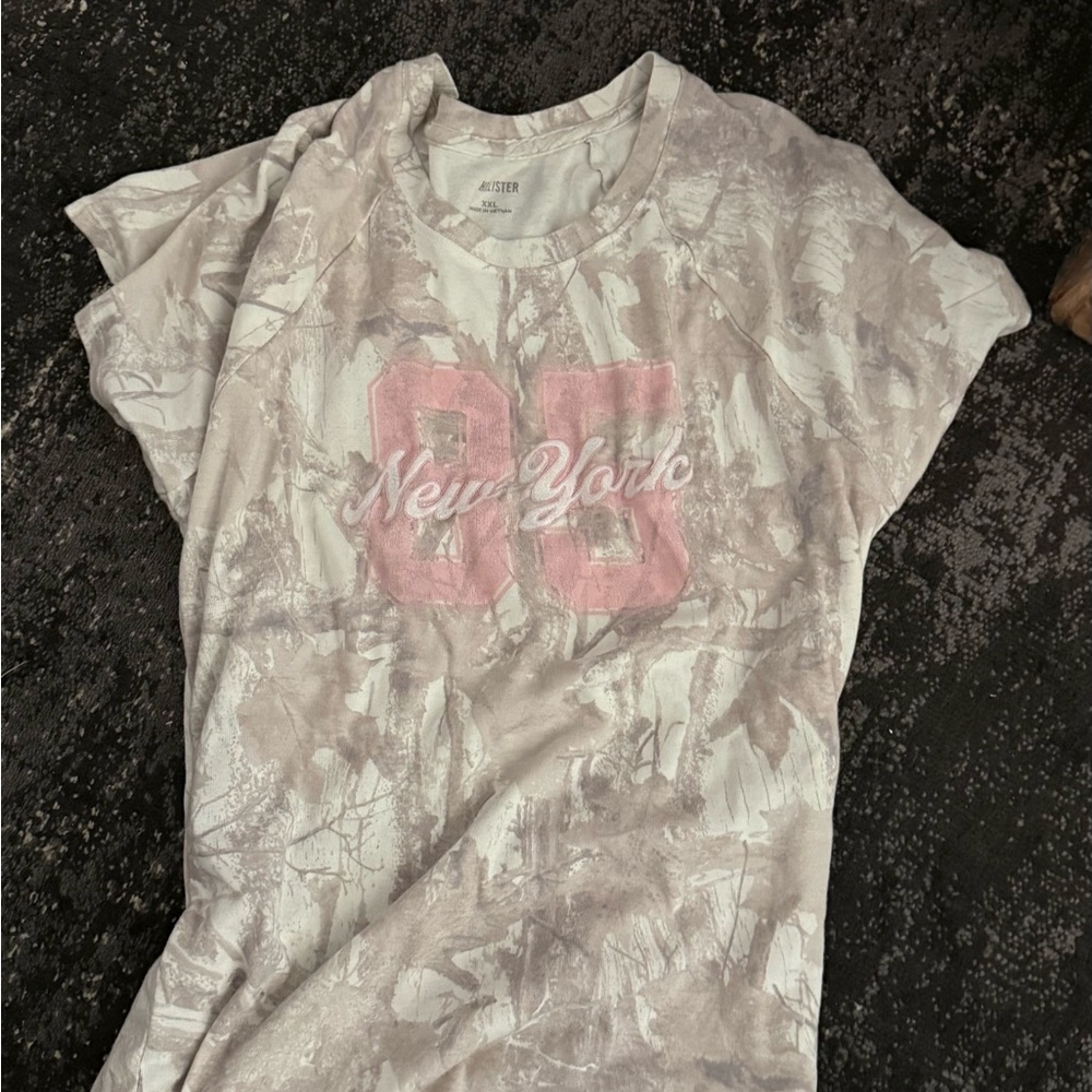 Hollister Co. Women's Pink Graphic Tee